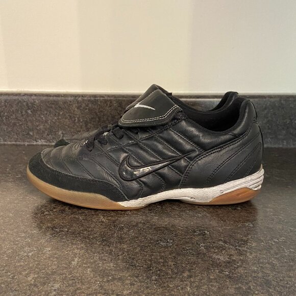 Nike Tiempo 2002 Indoor Soccer Shoes - Size 5 - Picture 4 of 10